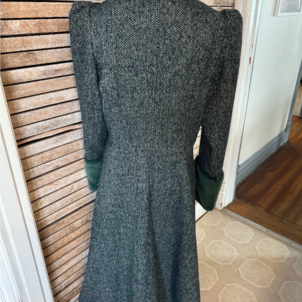 Voodoo Vixen Green Swing Coat w Faux Fur - Picture 2 of 7